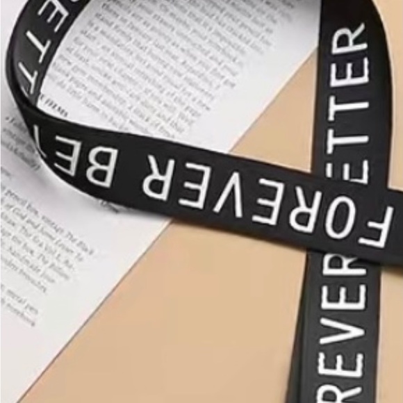 Ladies Stylish & Durable Suitcase Design Shoulder Bag. Size:OS - Picture 4 of 4